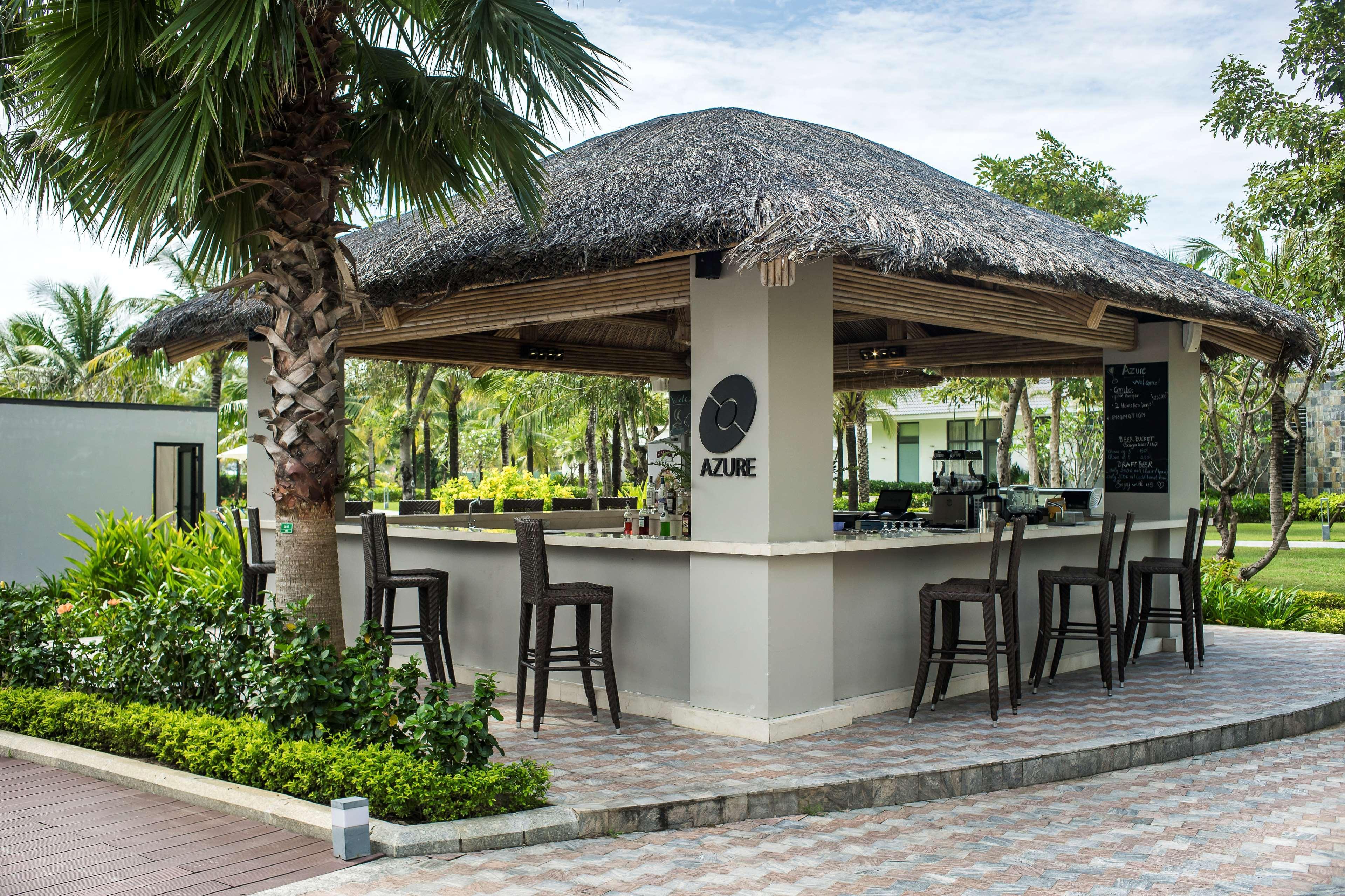 Radisson Blu Resort Phu Quoc Exterior foto A bar at a resort
